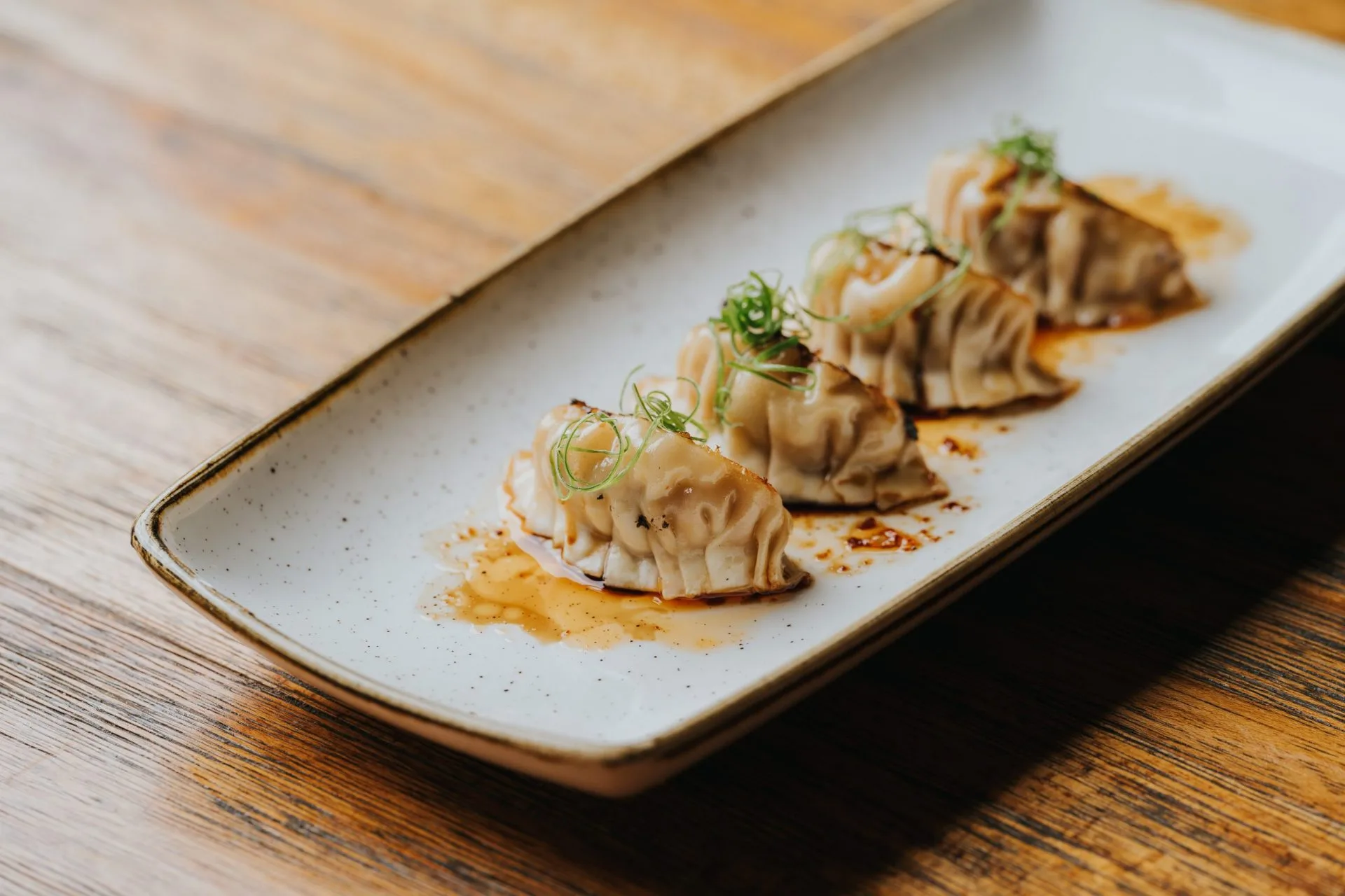 Gyozas a la plancha con cebollino