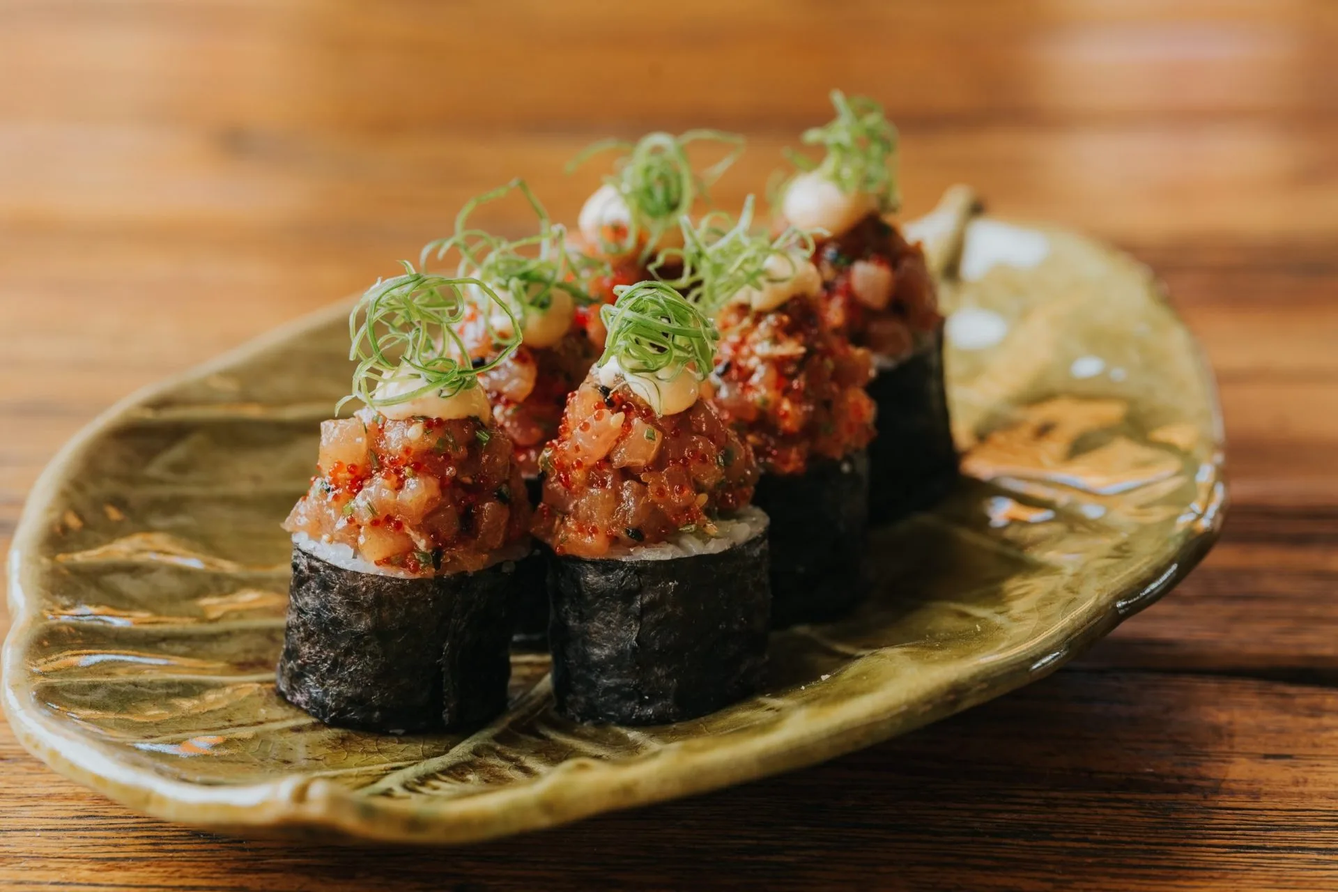 Makis coronados de tartar picante